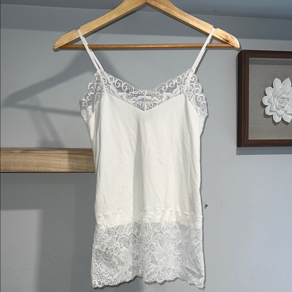 White House black market NWTWhite Lace Trim Cami Top